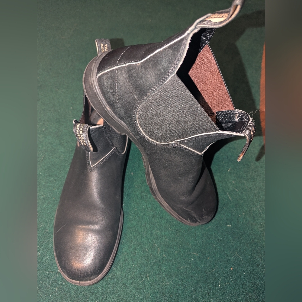 Black Blundstone Chelsea Boots • US M 12